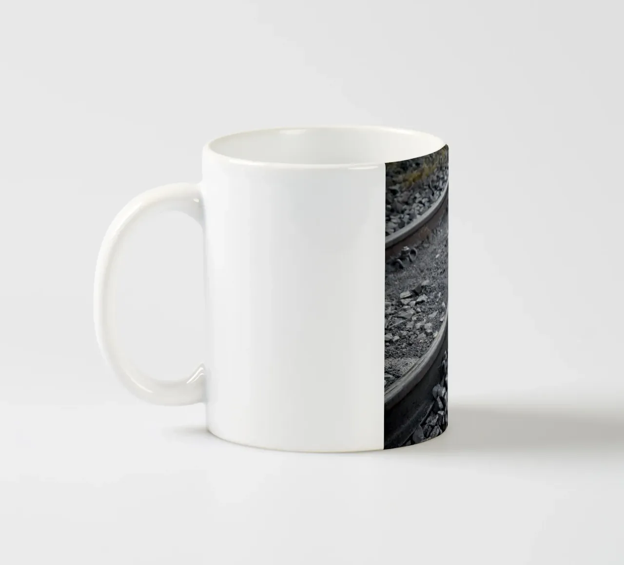 Between Tracks ceramic mug by JUNIQERIN photography by Dorothea Baur