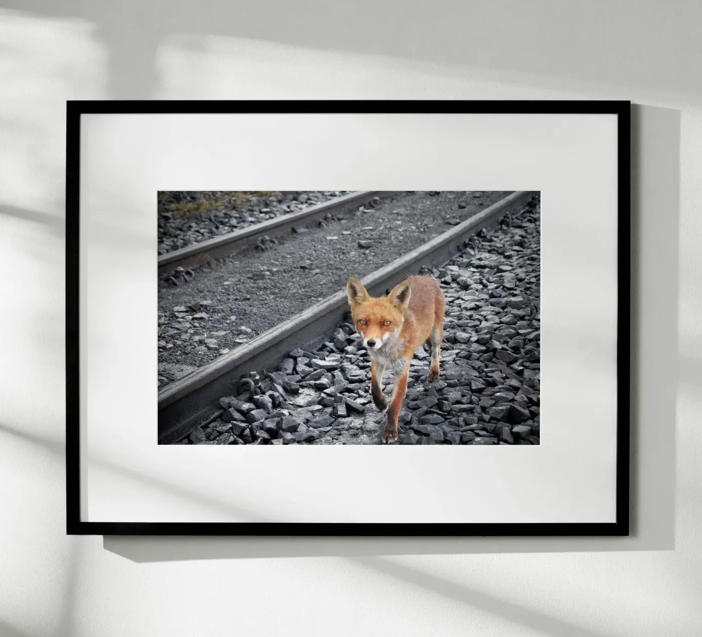 Between Tracks poster de JUNIQERIN photography by Dorothea Baur