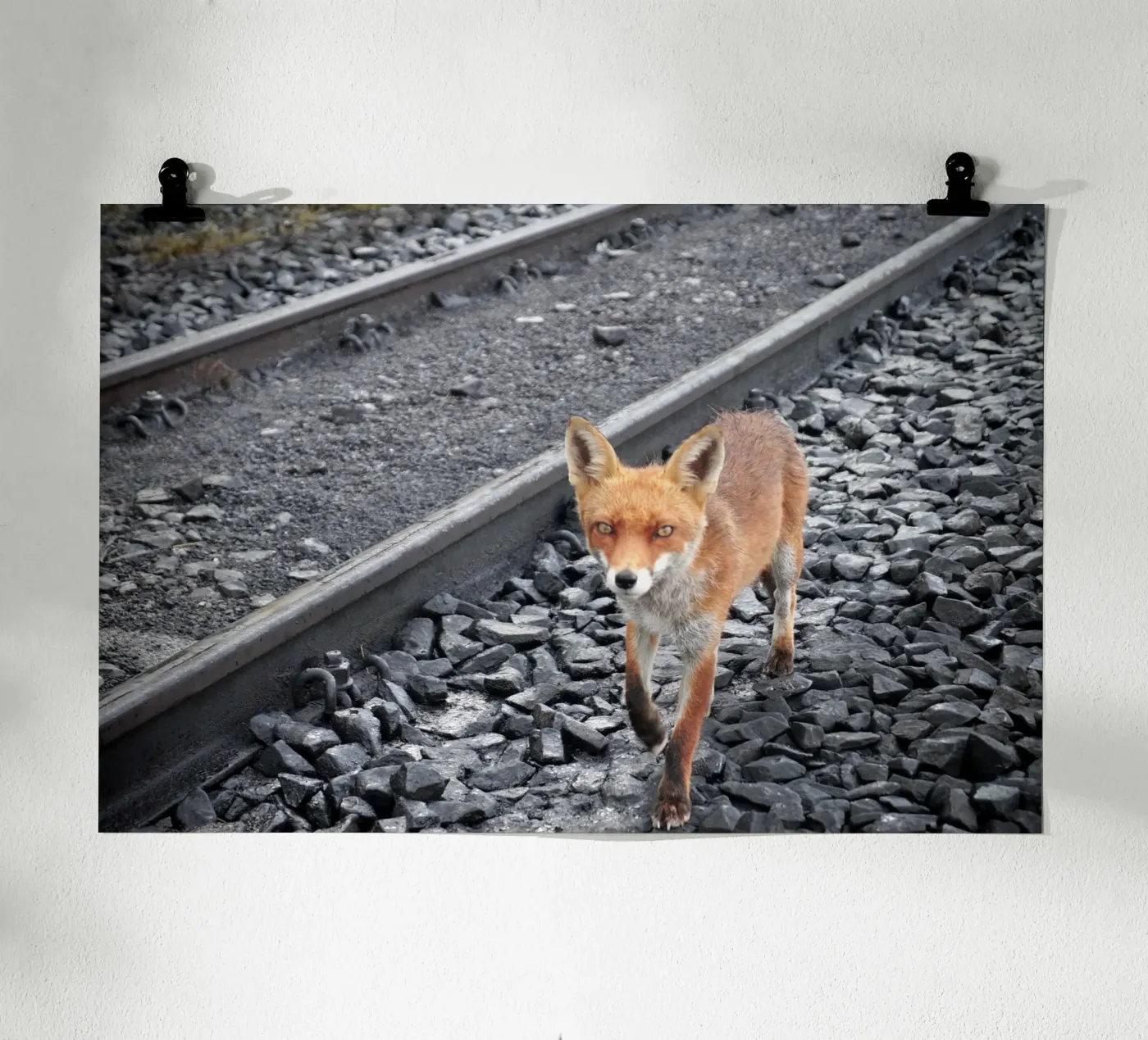 Between Tracks poster de JUNIQERIN photography by Dorothea Baur