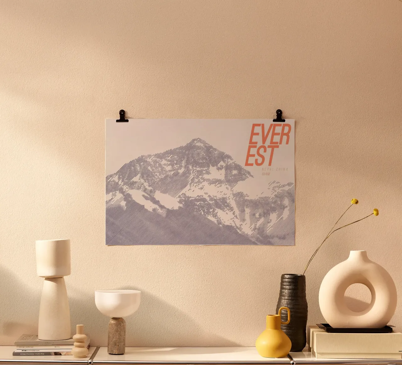 Il Monte Everest: illustrazione artistica della montagna più alta poster con telaio in alluminio da MOOODZART