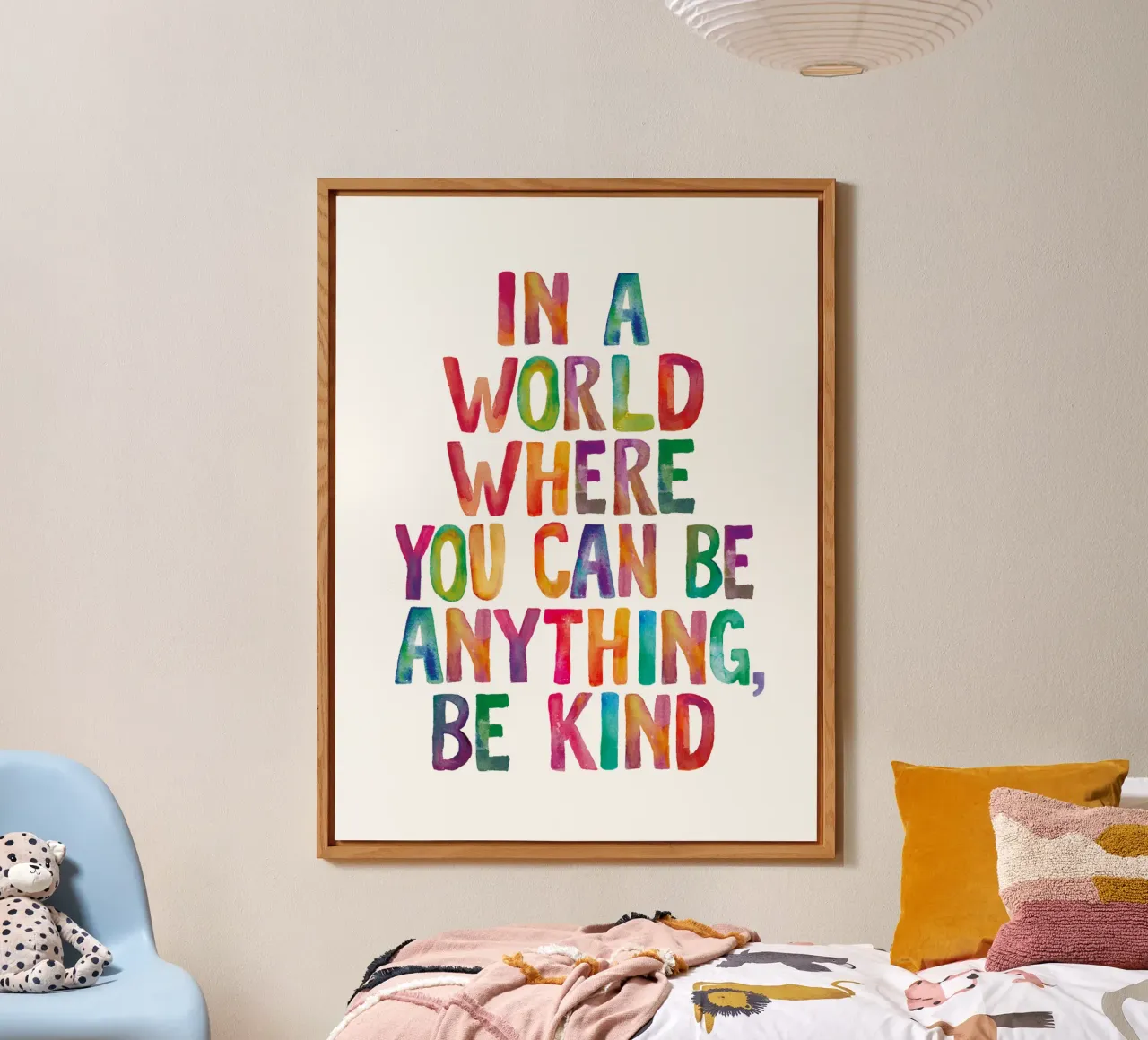 In un mondo in cui si può essere qualsiasi cosa, sii gentile Typografie alluminio dibond da THE MOTIVATED TYPE