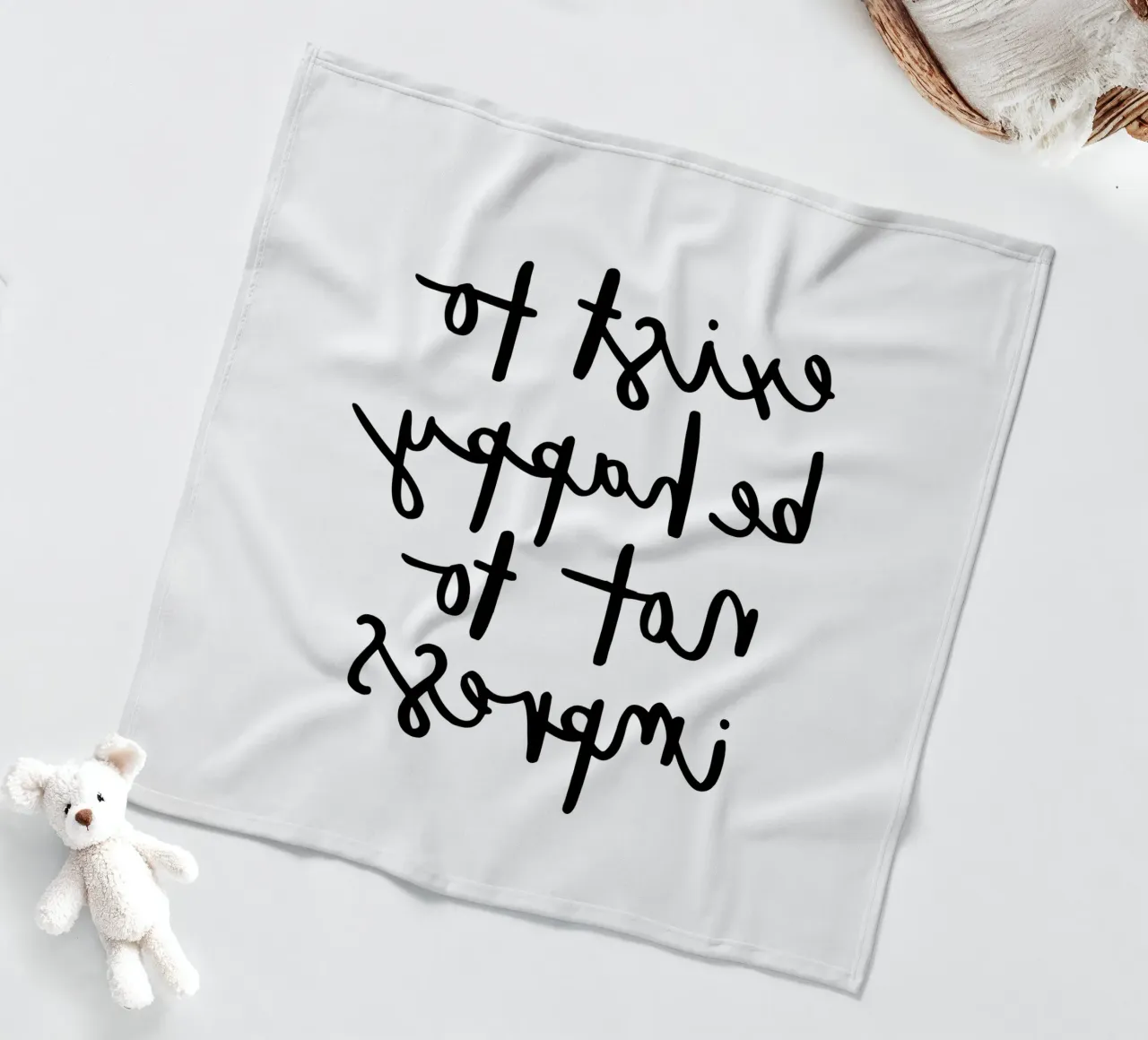 Existieren, um glücklich zu sein, nicht um zu beeindrucken Typografie Design Fleecedecke von THE MOTIVATED TYPE