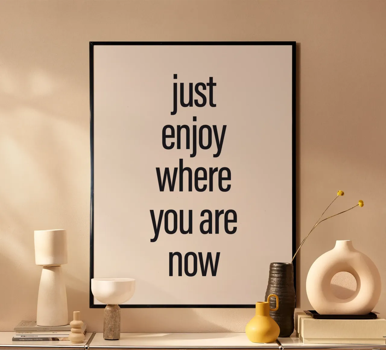 Minimalistisches Zitat Wandbild – Just Enjoy Now Poster mit Holzrahmen von Whole©