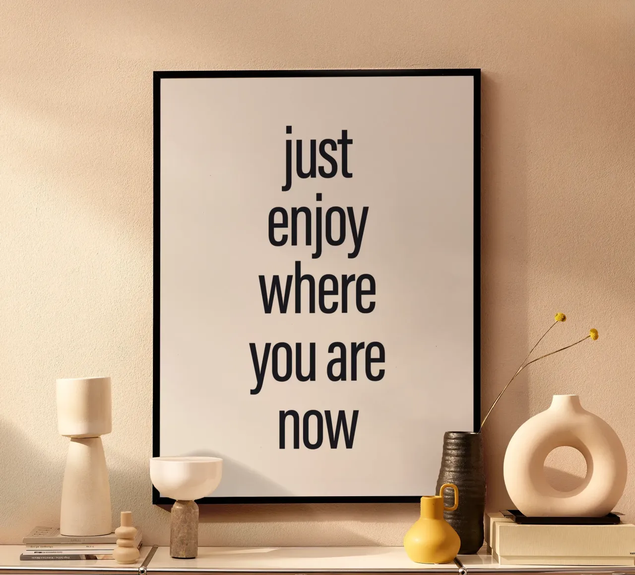 Minimalistisches Zitat Wandbild – Just Enjoy Now Poster mit Holzrahmen von Whole©