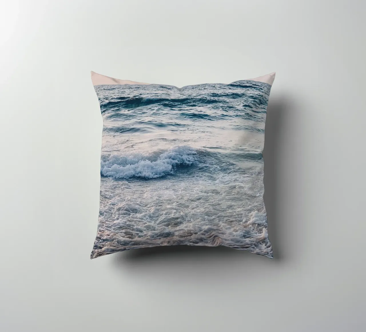 Murale con le onde del mare - pace e relax sulla spiaggia cuscino da Whole©