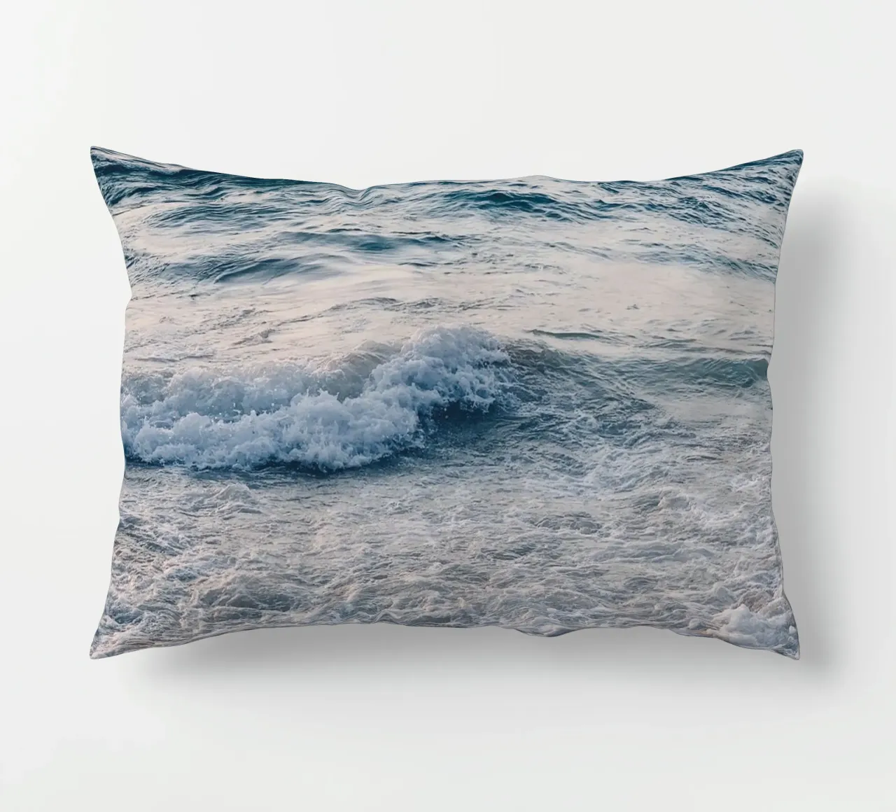 Murale con le onde del mare - pace e relax sulla spiaggia cuscino da Whole©