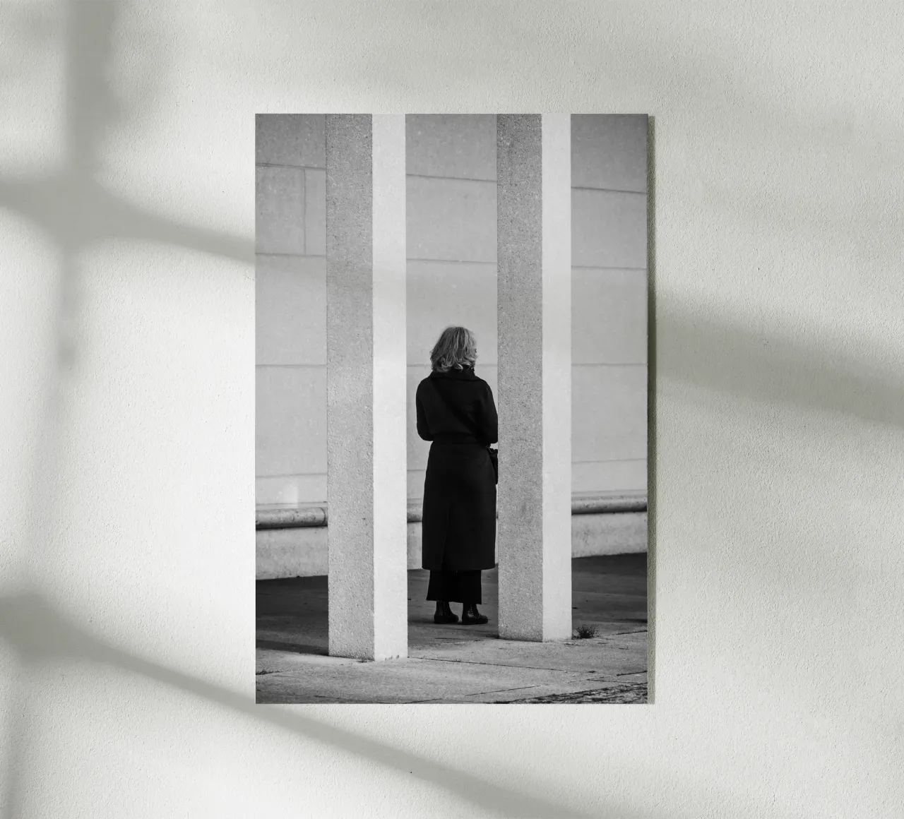 Donna in nero plexiglass da Bold and Retro