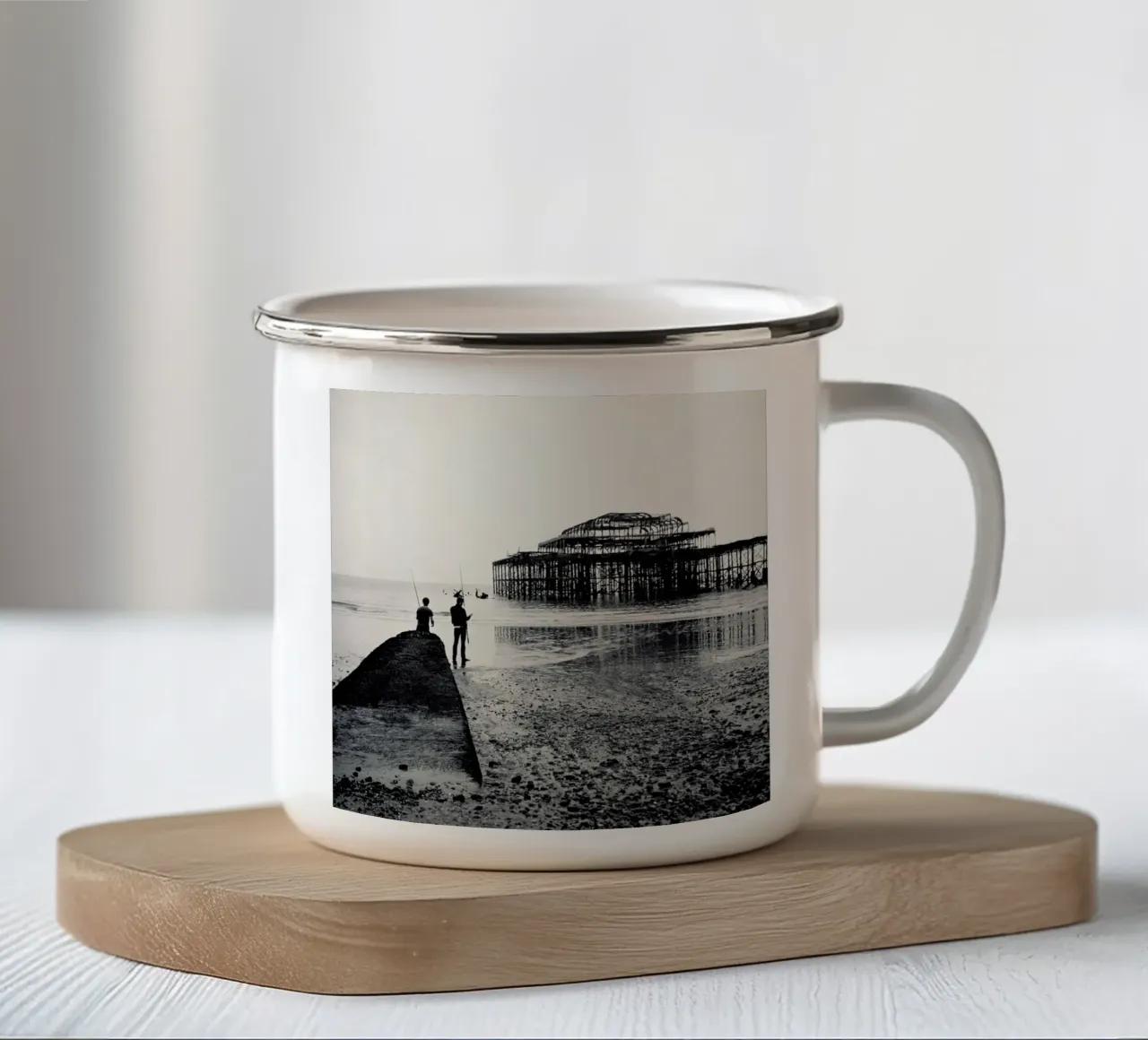 Brighton West Pier tazza in smalto da BLAEK Design Studio