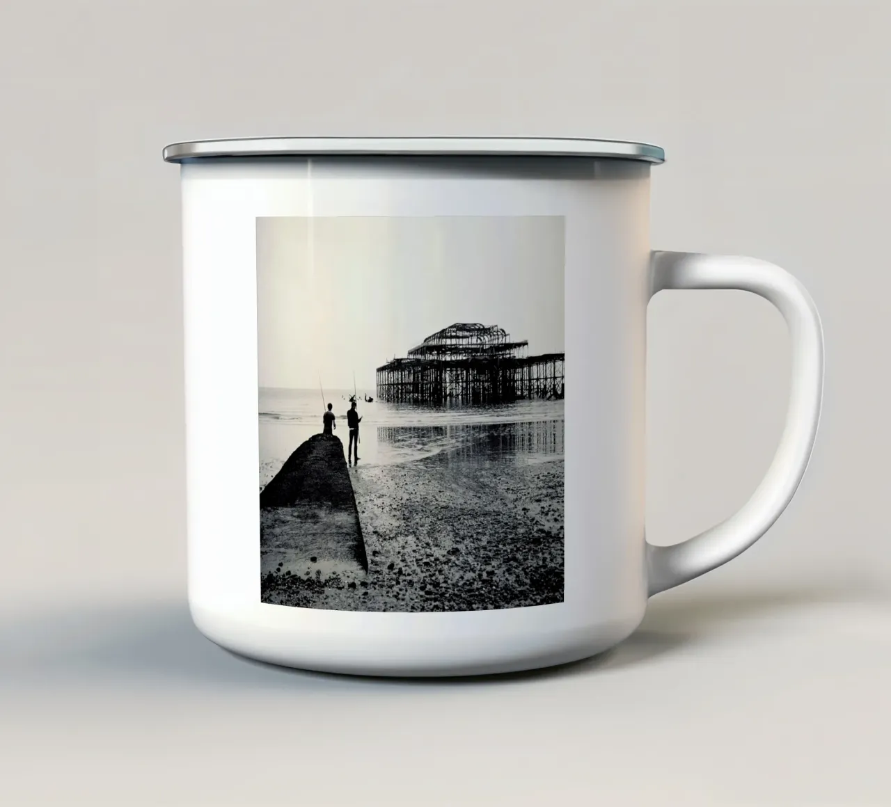Brighton West Pier tazza in smalto da BLAEK Design Studio