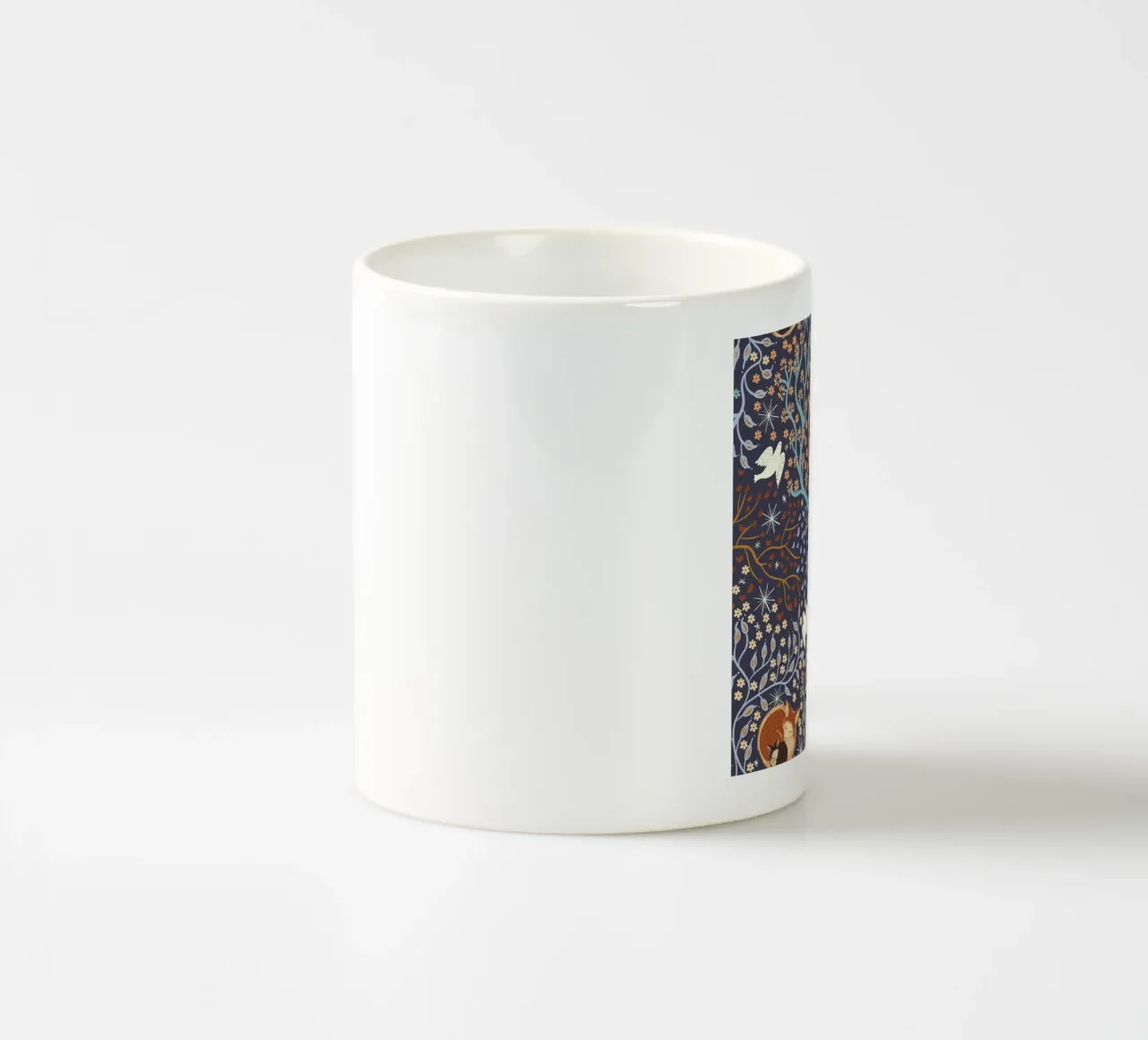 Dreamy Night Pattern: Sleeping Animals, Moon, Stars, magic tazza in ceramica da Studio Patruschka