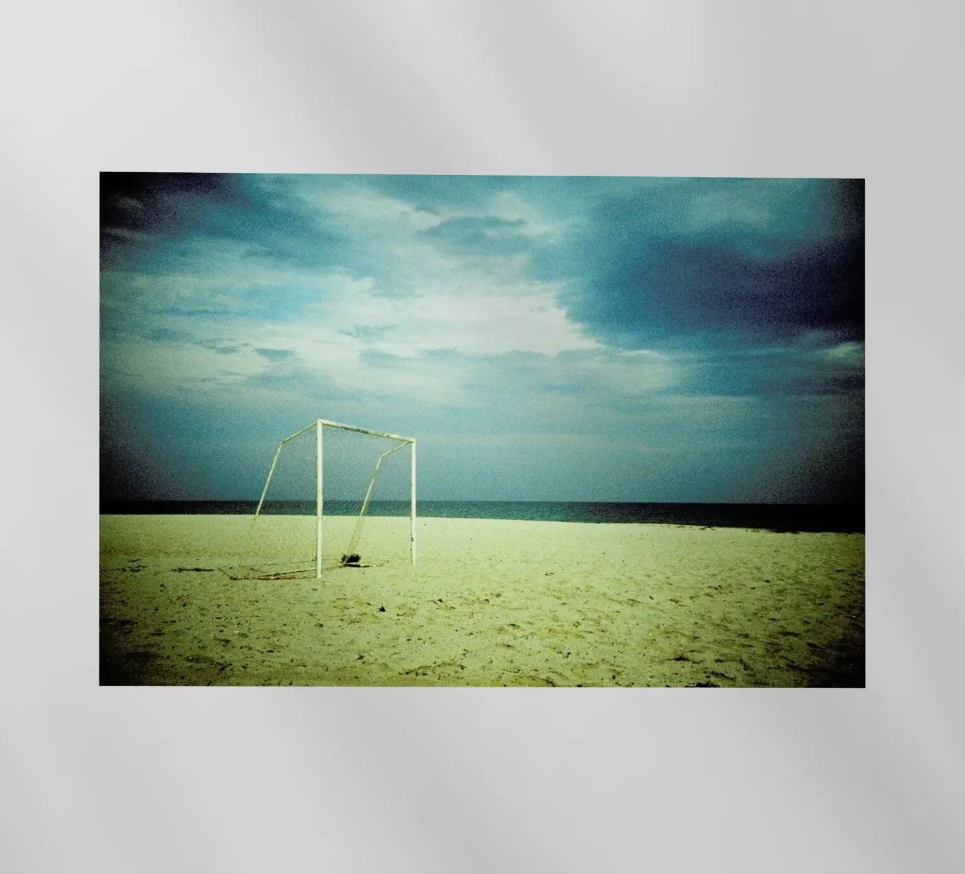 Goal pellicola backlit da BLAEK Design Studio