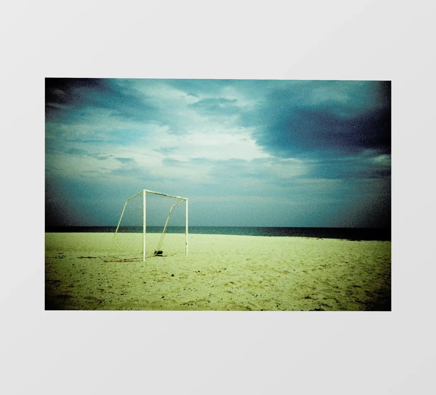 Goal pellicola backlit da BLAEK Design Studio