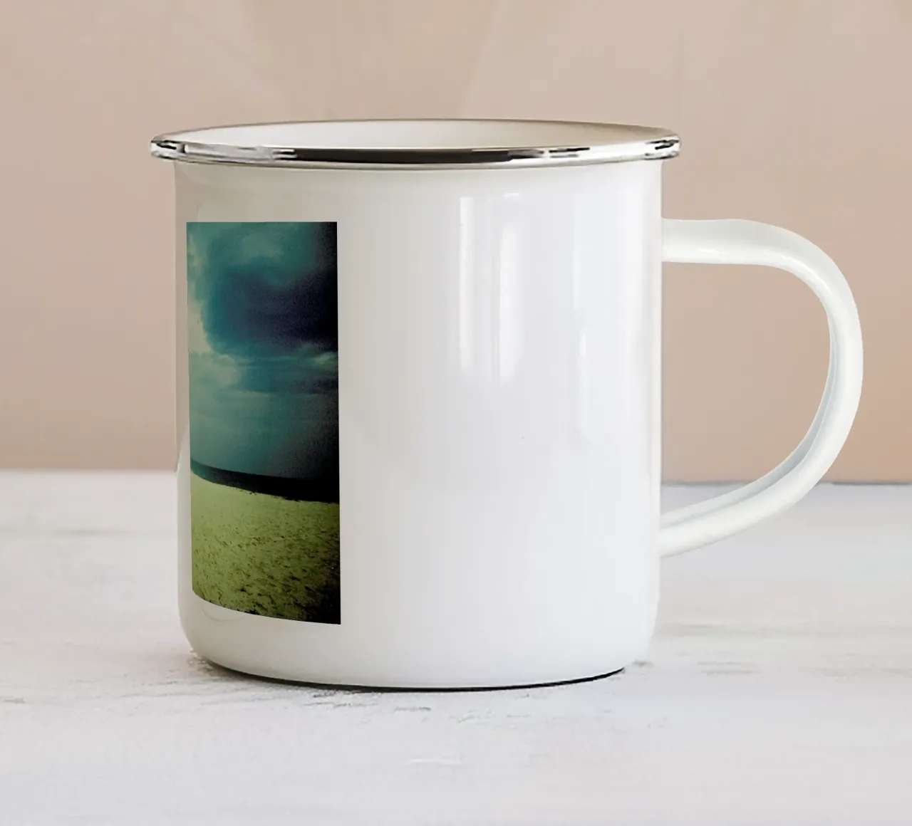 Goal tazza in smalto da BLAEK Design Studio