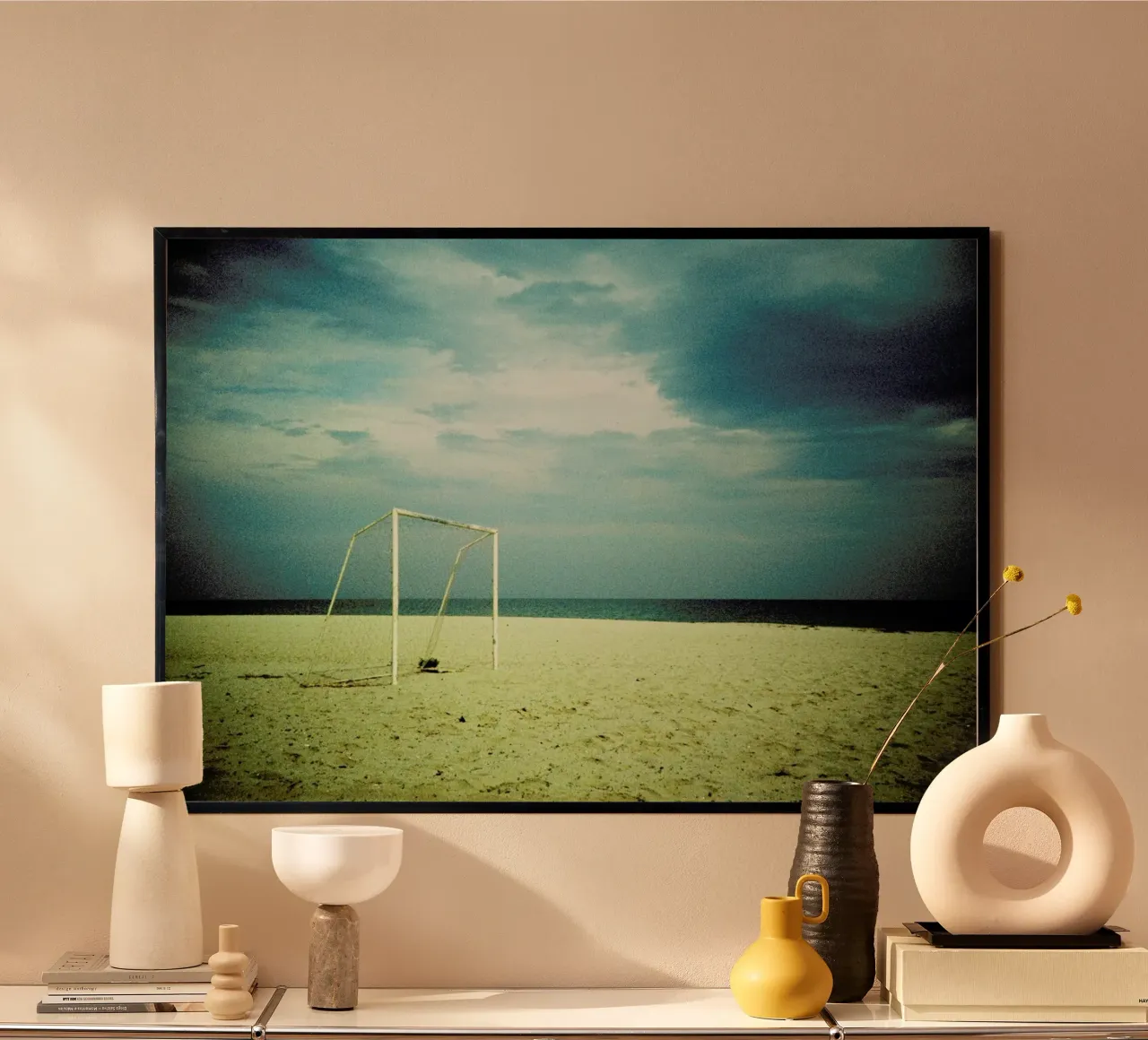 Goal poster con telaio in plastica da BLAEK Design Studio