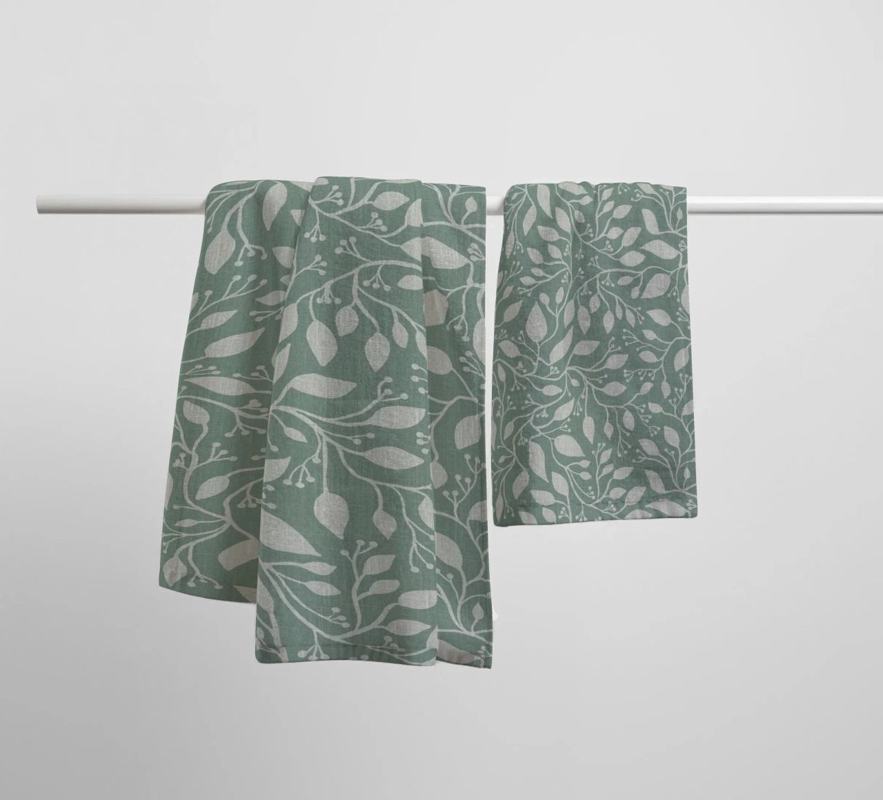 Mint and Beige Leaves with Linen Texture: Elegant Nature Handtuch von Studio Patruschka