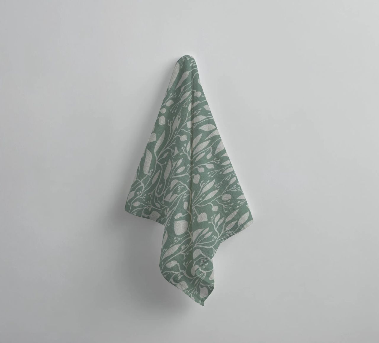 Mint and Beige Leaves with Linen Texture: Elegant Nature Handtuch von Studio Patruschka