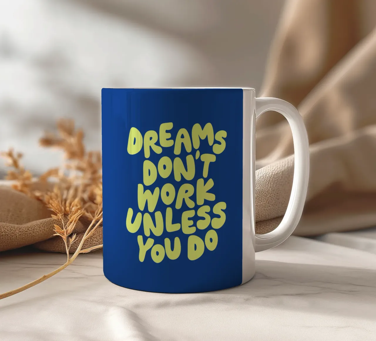 I sogni non funzionano se non si fa design tipografico tazza in ceramica da THE MOTIVATED TYPE