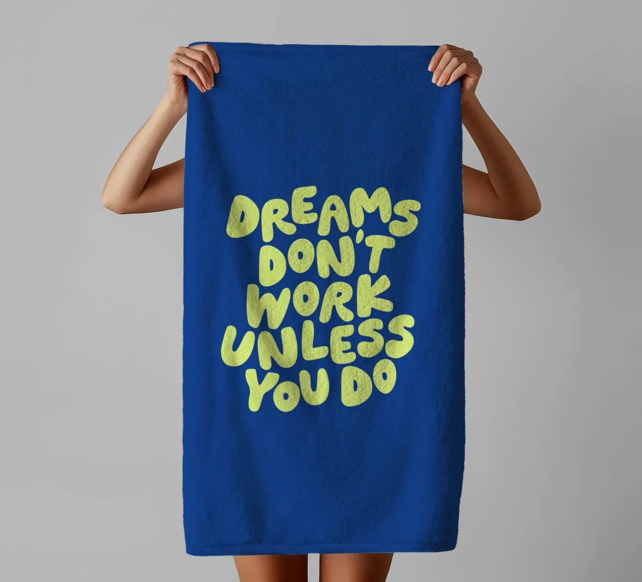 I sogni non funzionano se non si fa design tipografico asciugamano da bagno da THE MOTIVATED TYPE