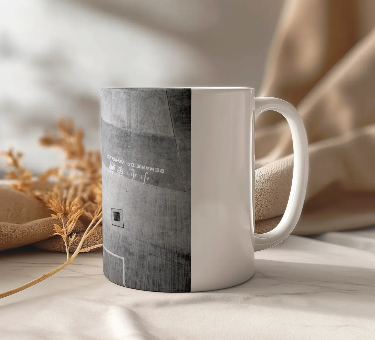 HK Parking 1 tazza in ceramica da BLAEK Design Studio