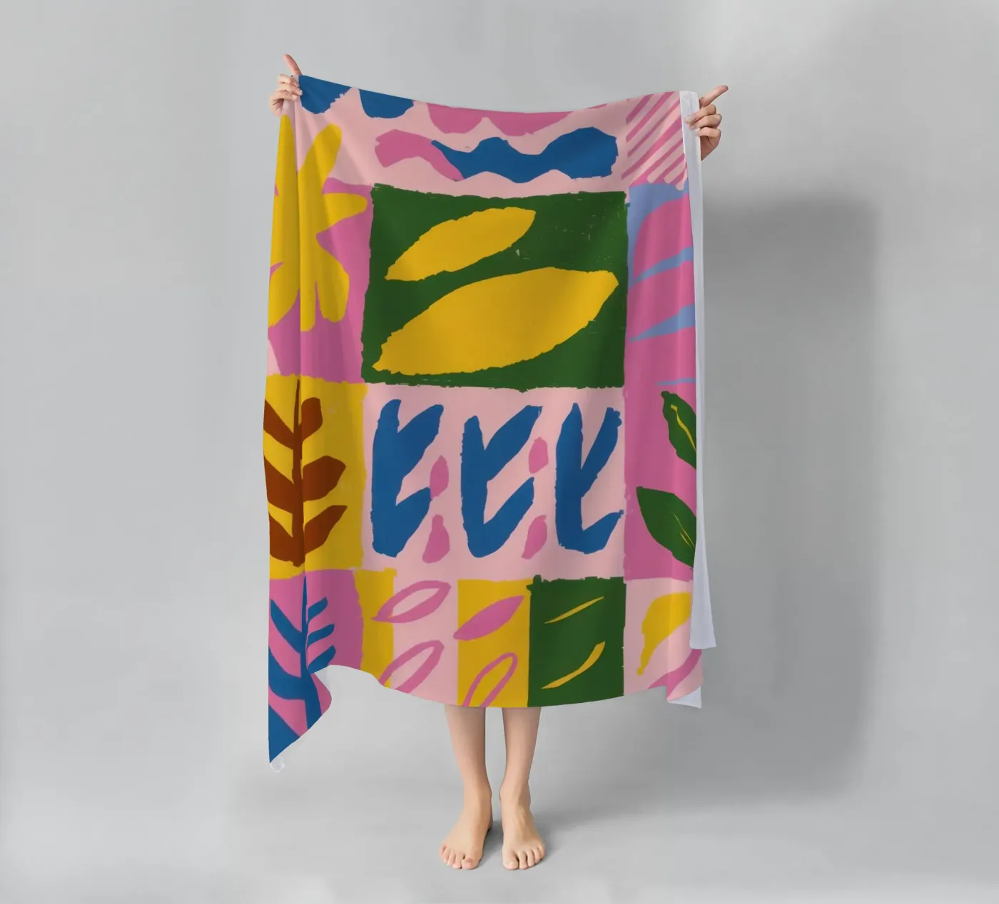 Playful Patchwork Forms strandhanddoek van Sun Riser