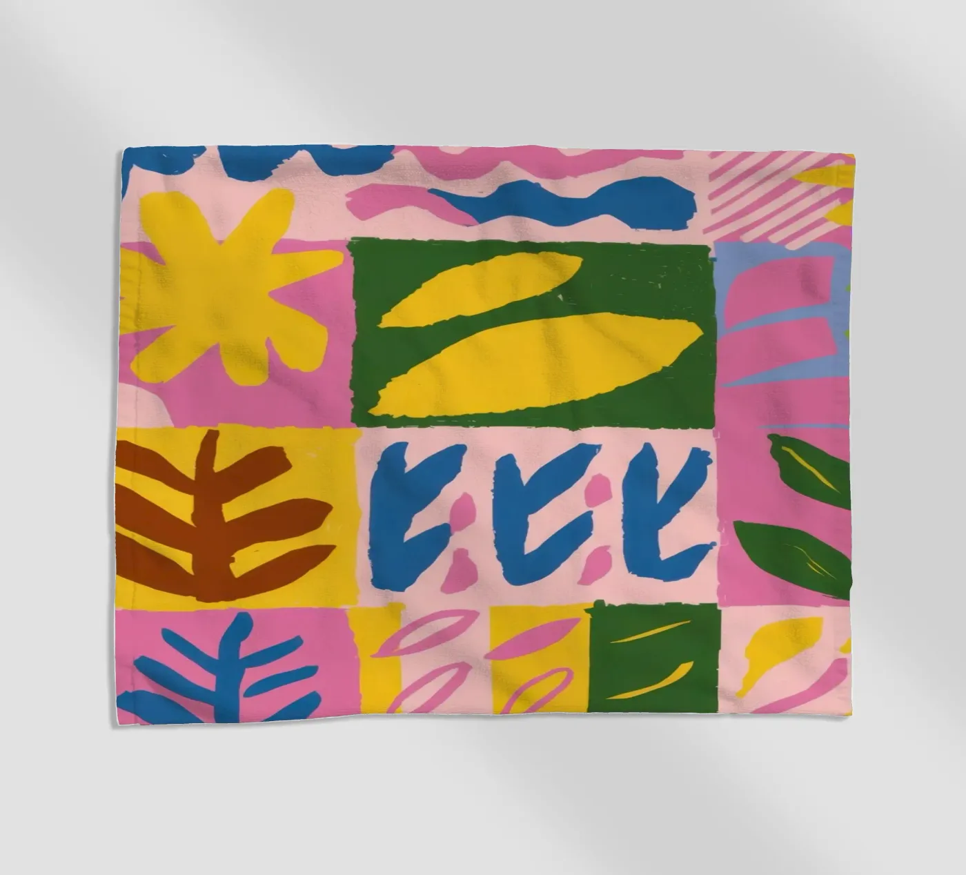 Playful Patchwork Forms strandhanddoek van Sun Riser