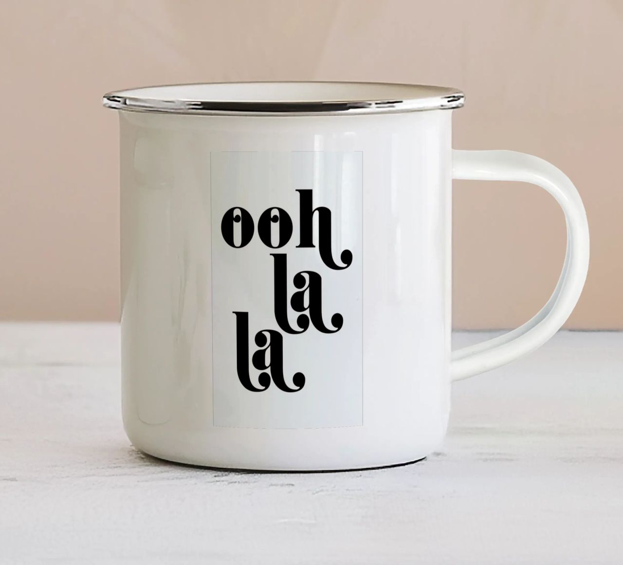 Ooh La La Typography Print emaille mok van Honeymoon Hotel