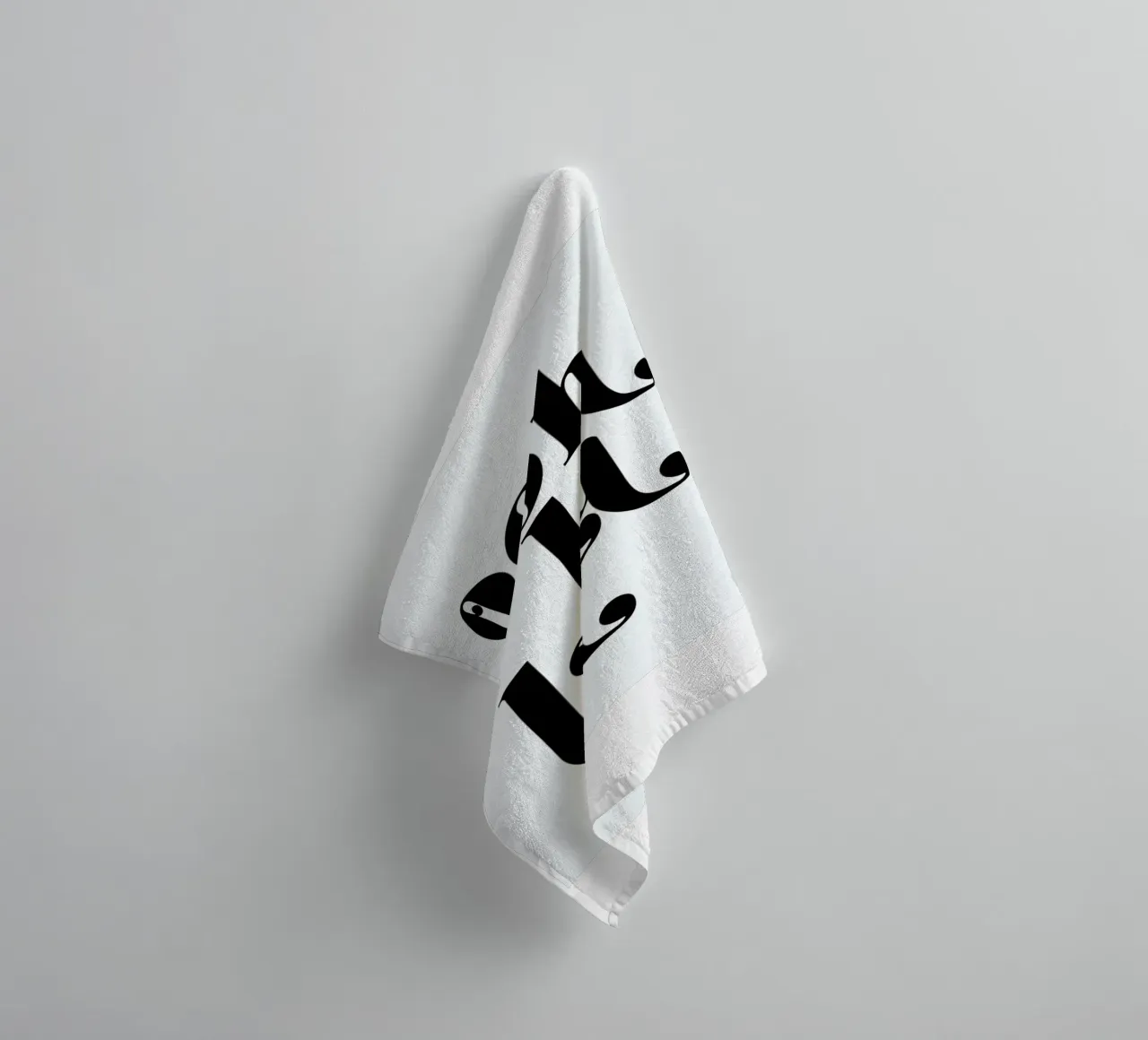Ooh La La Typography Print asciugamano da bagno da Honeymoon Hotel