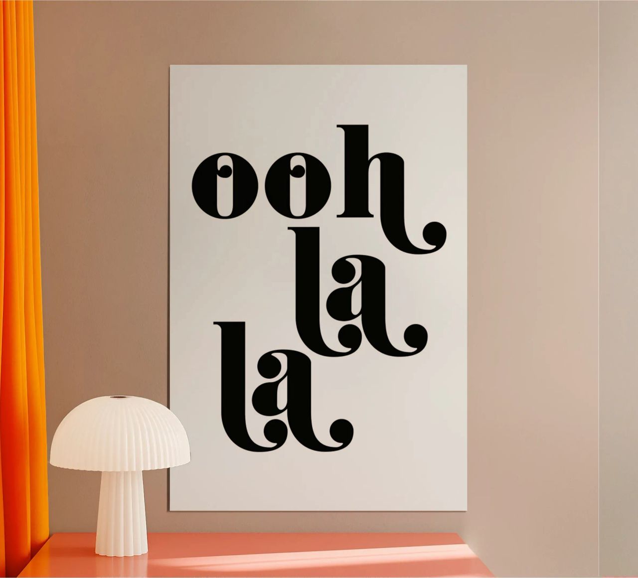 Ooh La La Typography Print poster con marco de aluminio de Honeymoon Hotel