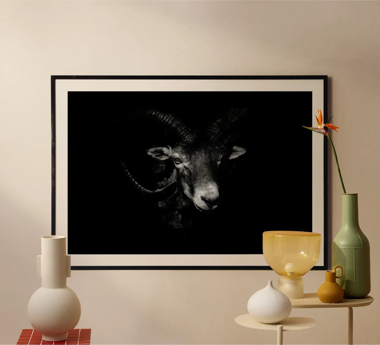 Between Horns - Ferdinando Valverde poster da Pictufy