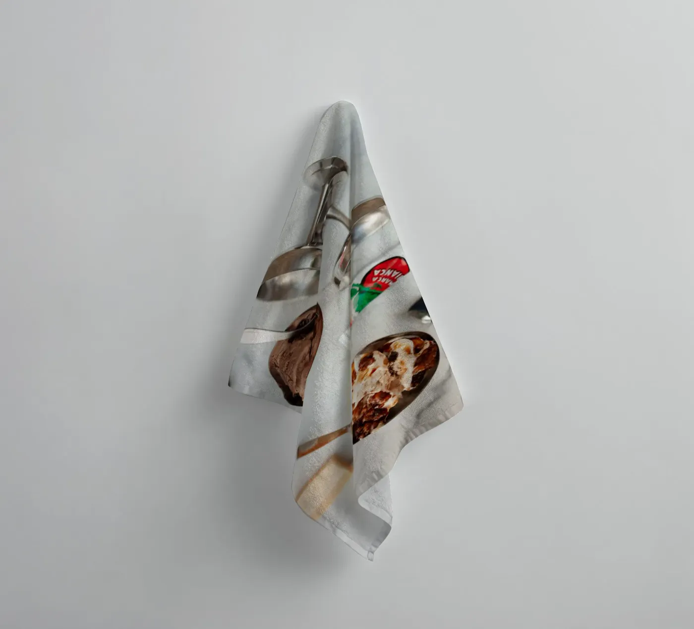 chaotic table badhanddoek van friedalovesemil