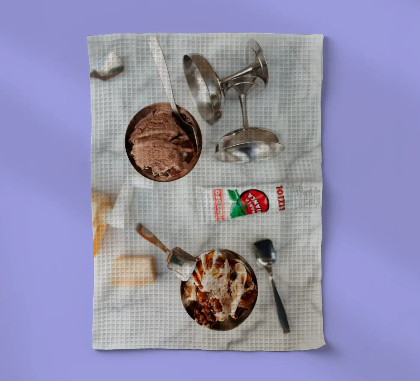 chaotic table Geschirrtuch von friedalovesemil