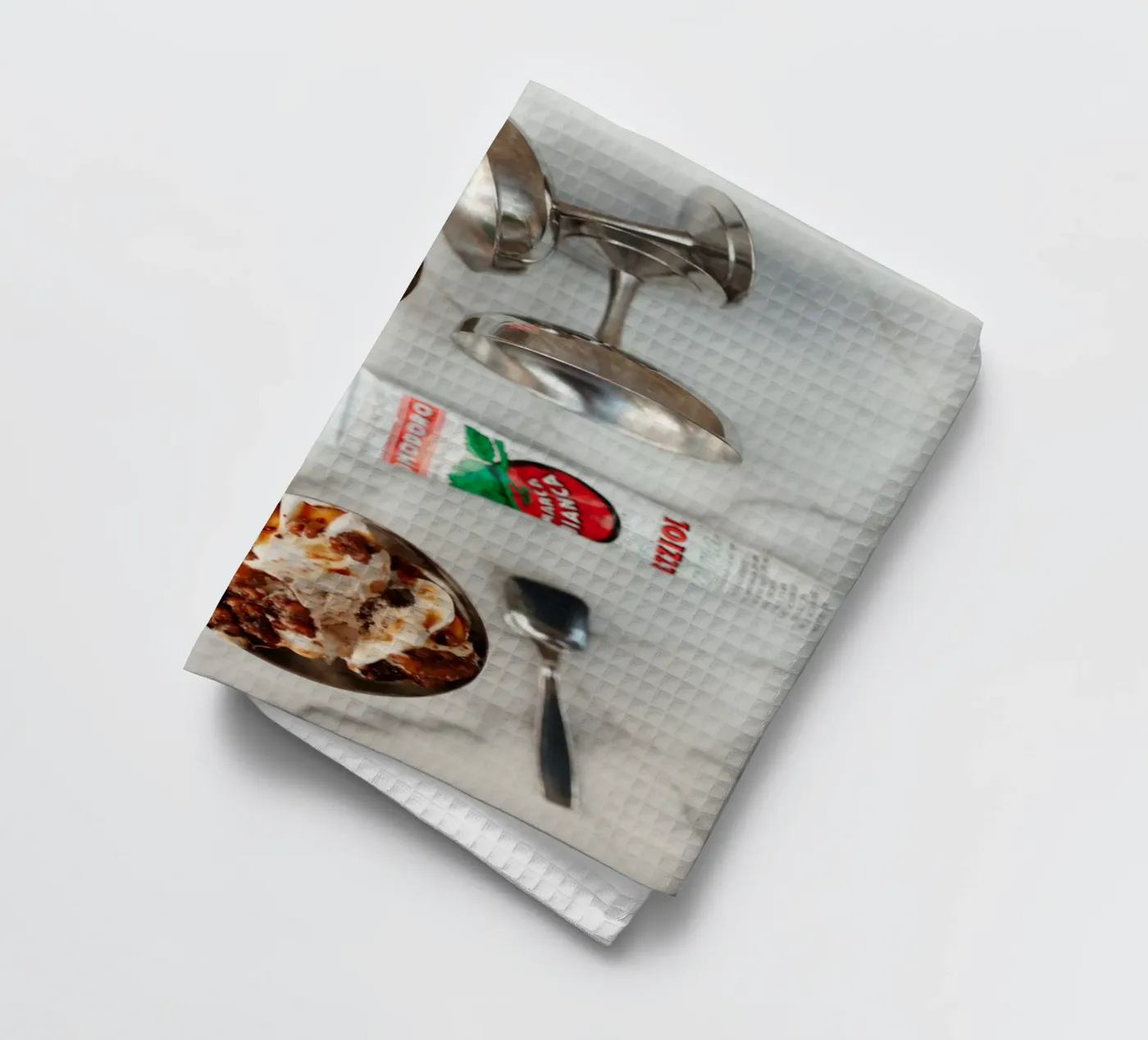 chaotic table Geschirrtuch von friedalovesemil