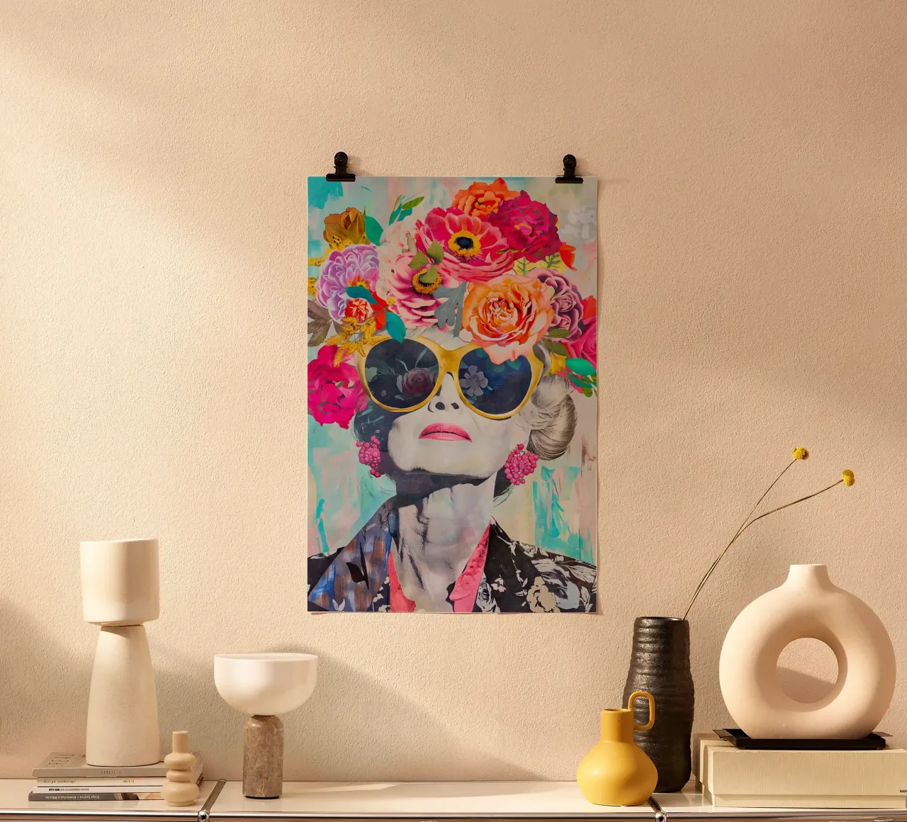 Lo stile non ha età Ritratto femminile poster con telaio in alluminio da Andrea Haase Modern Home