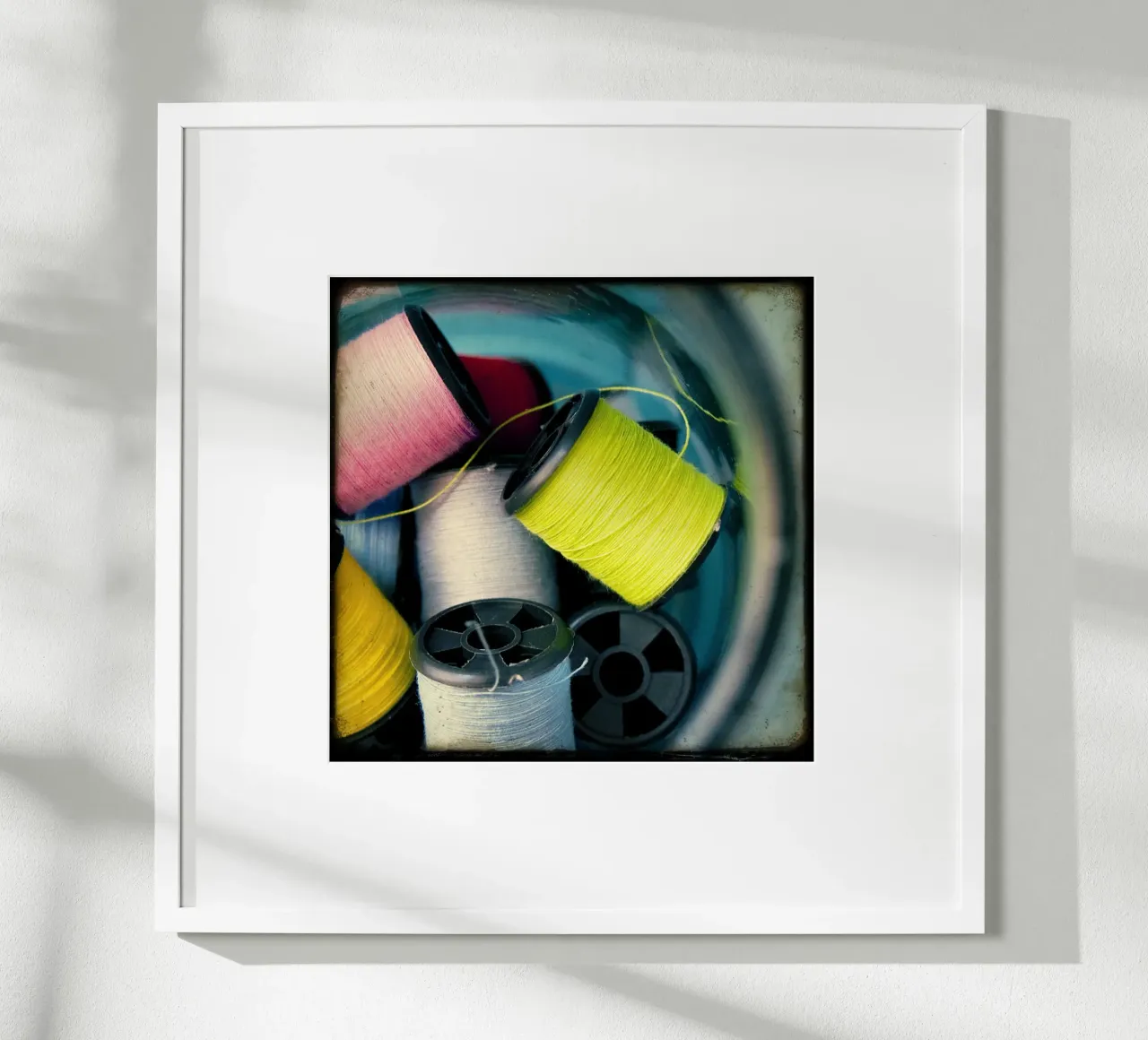 Man erntet, was man näht 01 Poster mit Aluminium Rahmen von stine wiemann