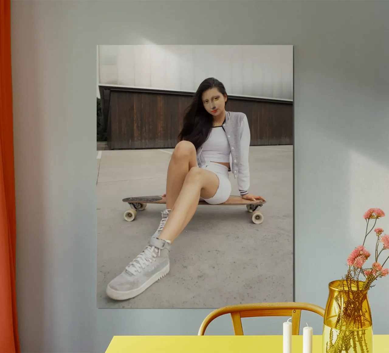 Skater Mona poster con telaio in plastica da Dikhotomy