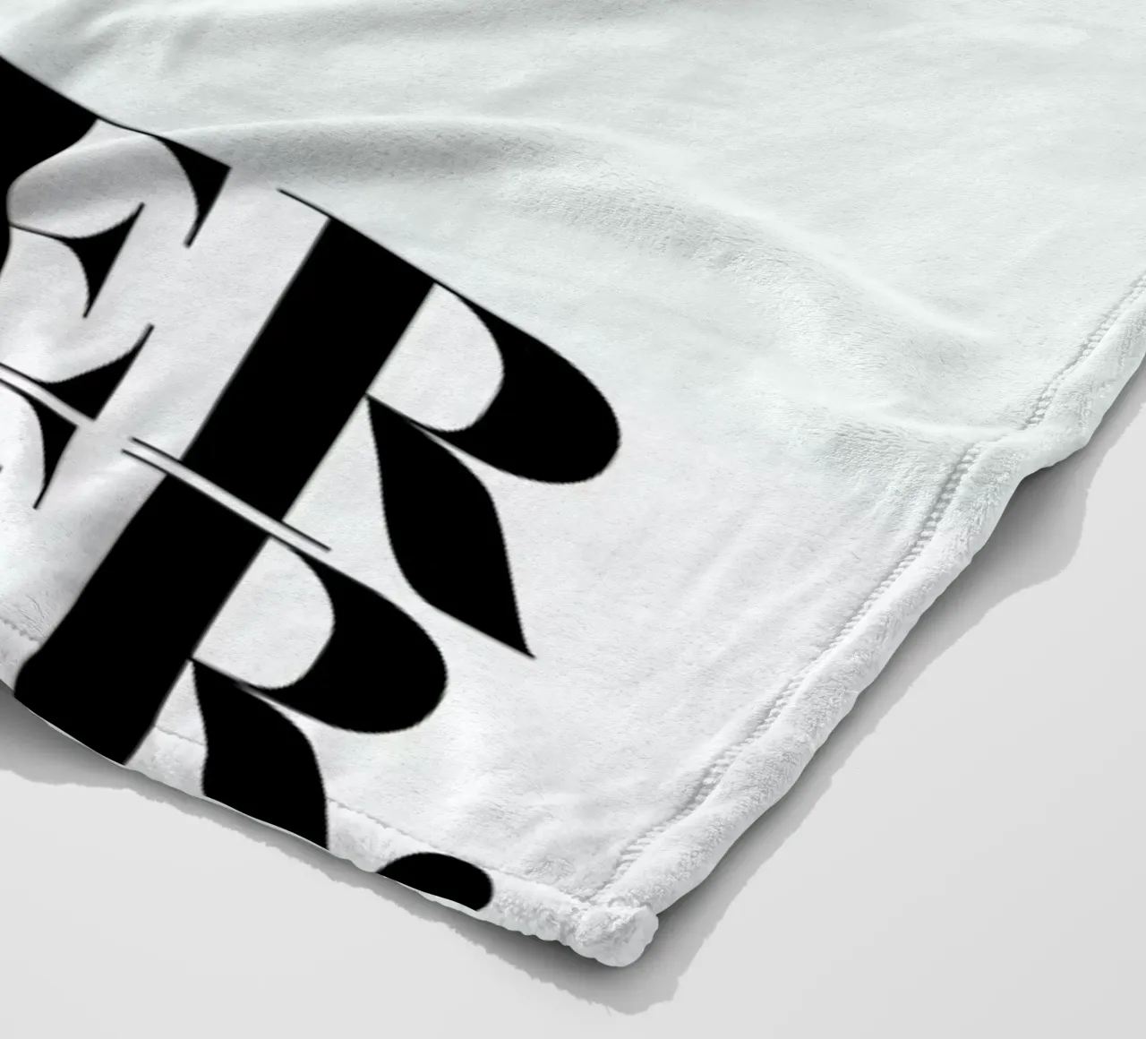 Ever After Fleecedecke von Honeymoon Hotel