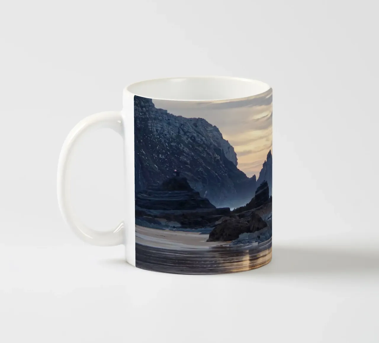 Coast of Portugal tazza in ceramica da Fjöllart