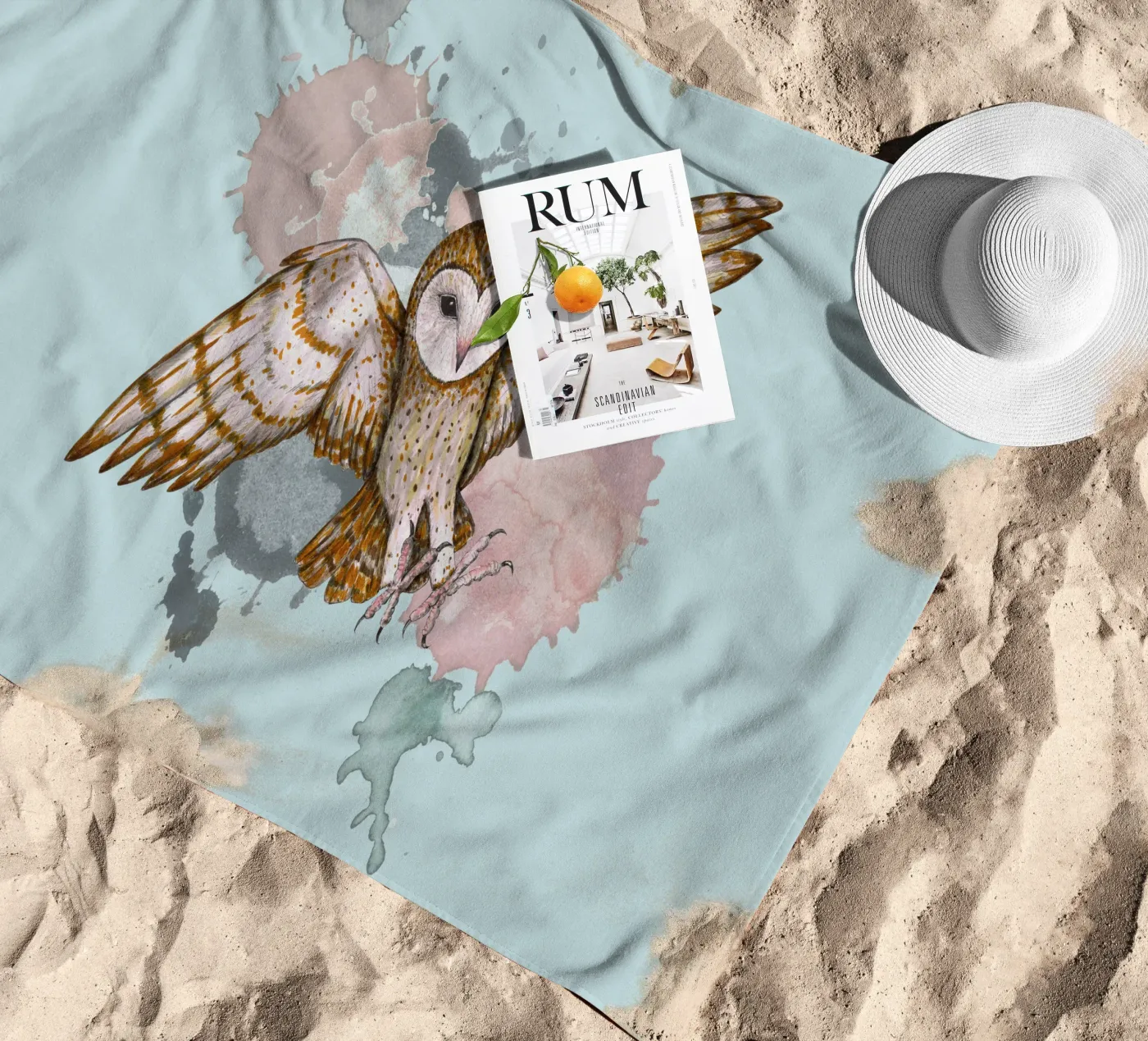 Angreifende Schleiereule Strandtuch von BwiseLizzy