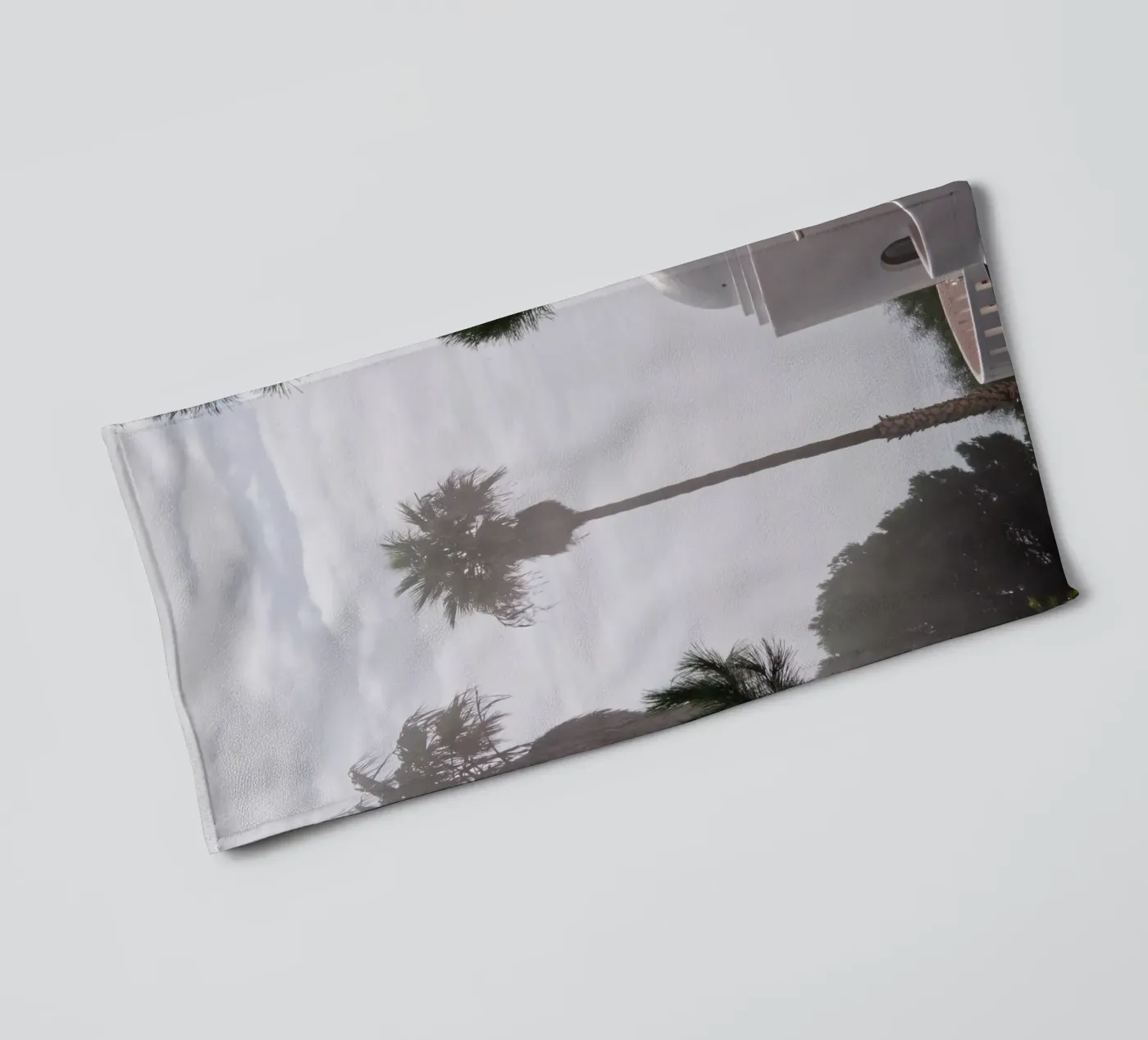 Palm tree towel by Fjöllart