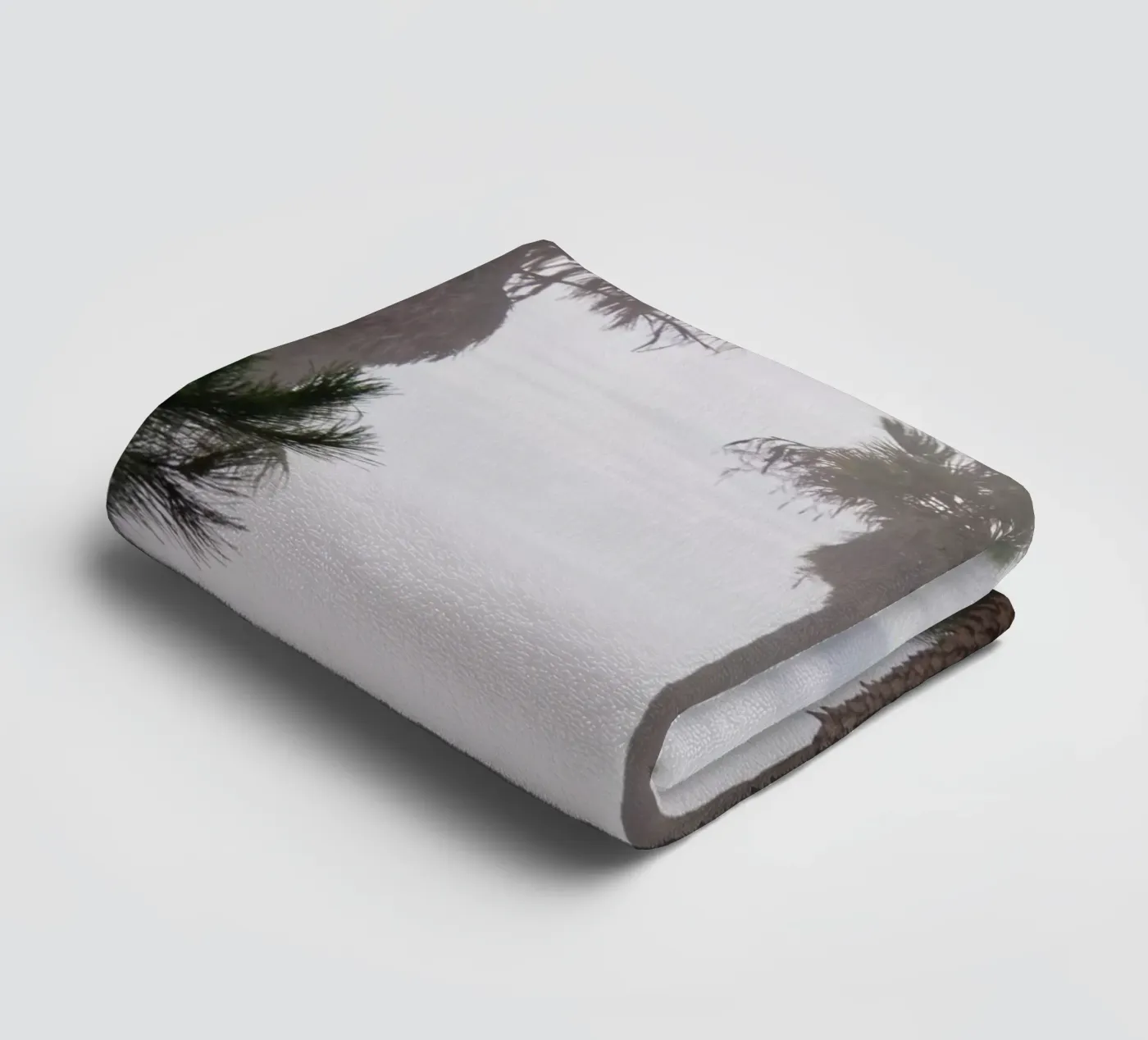 Palm tree towel by Fjöllart
