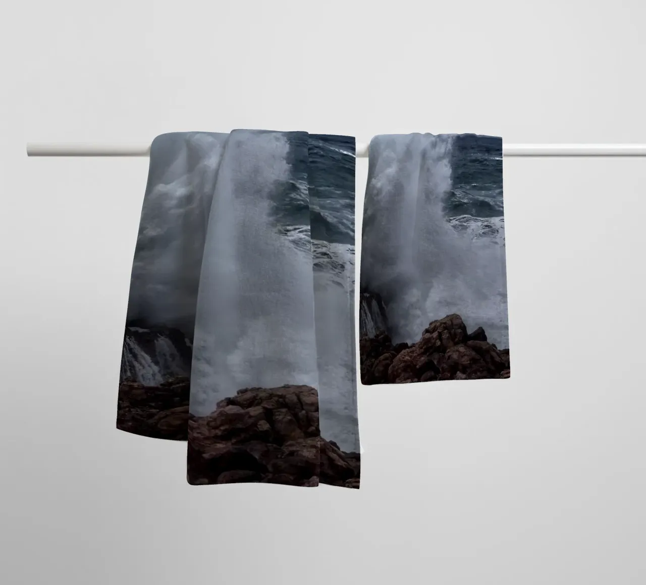 Huge Wave towel by Fjöllart