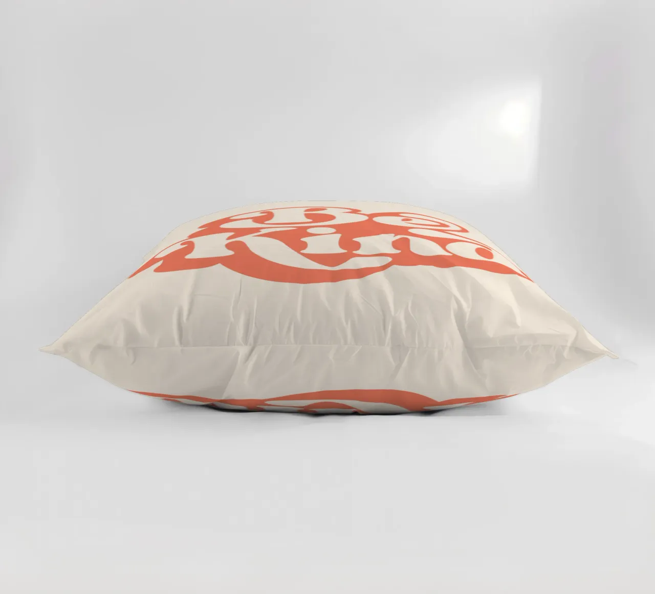 Design tipografico Be Kind cuscino da THE MOTIVATED TYPE