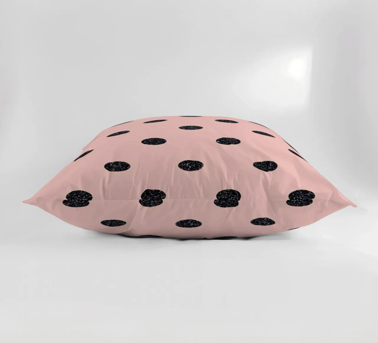 Shiny Polk Dots On Pink cuscino da cafelab