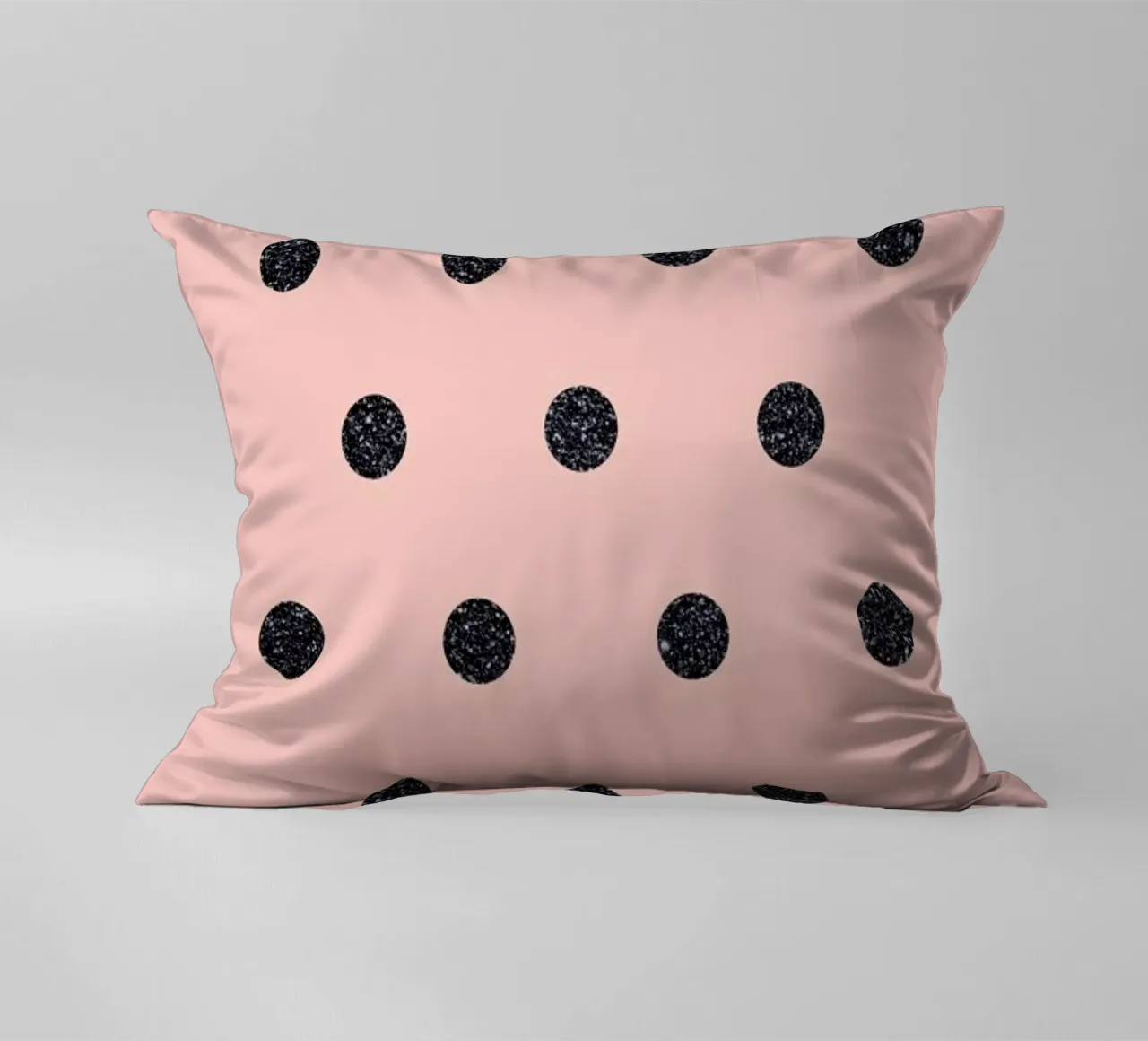 Shiny Polk Dots On Pink cuscino da cafelab