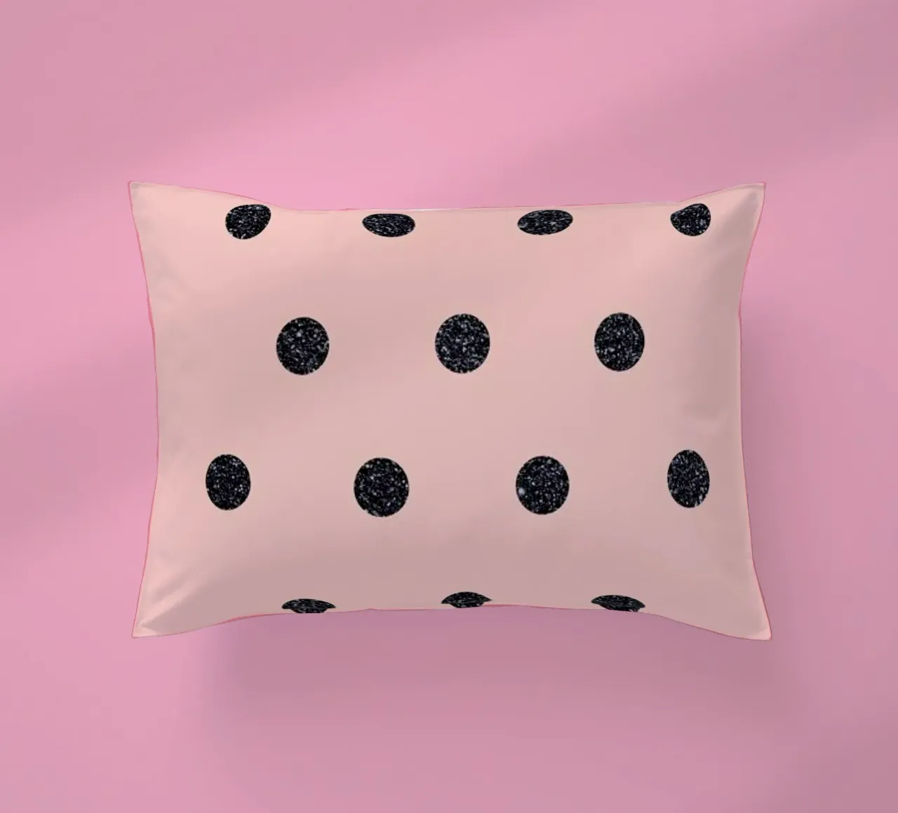 Shiny Polk Dots On Pink cuscino da cafelab