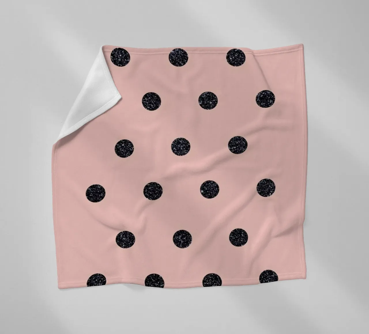 Shiny Polk Dots On Pink coperta in pile da cafelab