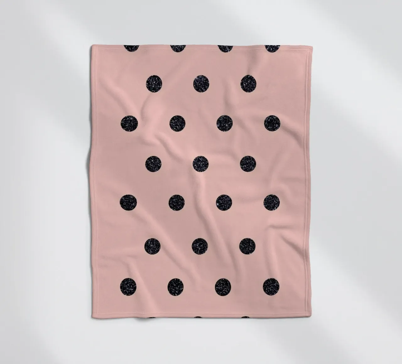 Shiny Polk Dots On Pink coperta in pile da cafelab