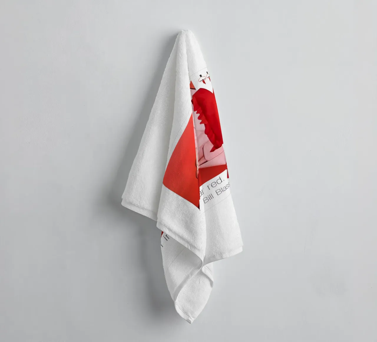When in doubt, wear red. asciugamano da bagno da TASTE OF BLISS