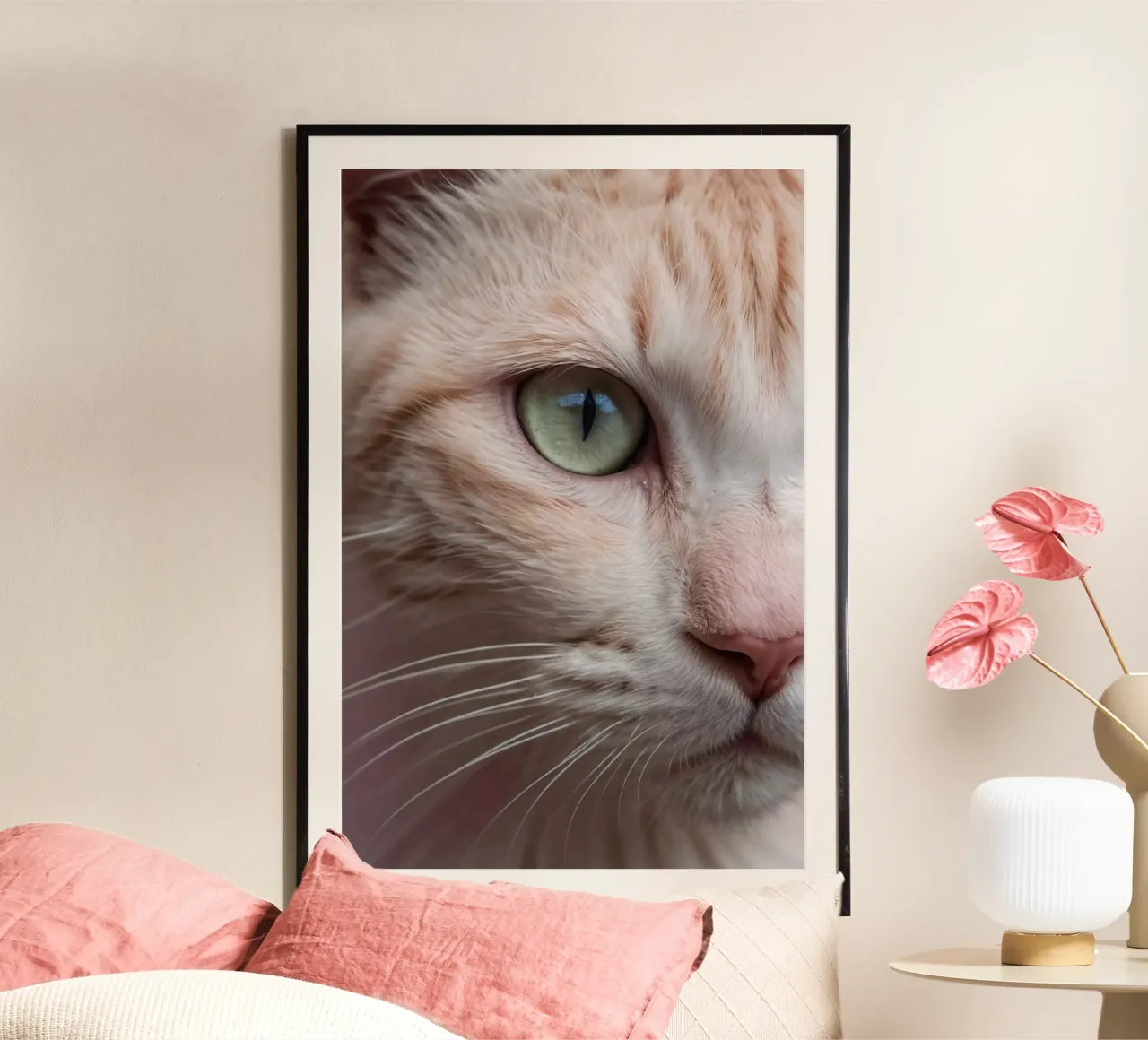 En la mirada del tigre: primer plano de un ojo de gato | Werk 12 poster de Paws & Portraits