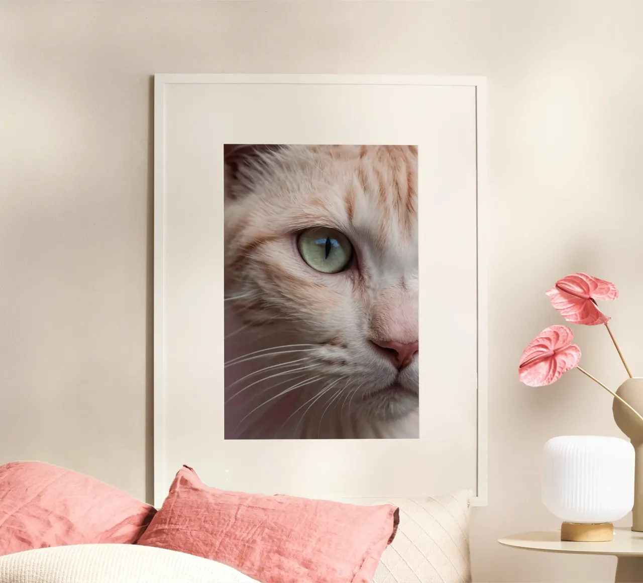 En la mirada del tigre: primer plano de un ojo de gato | Werk 12 poster de Paws & Portraits